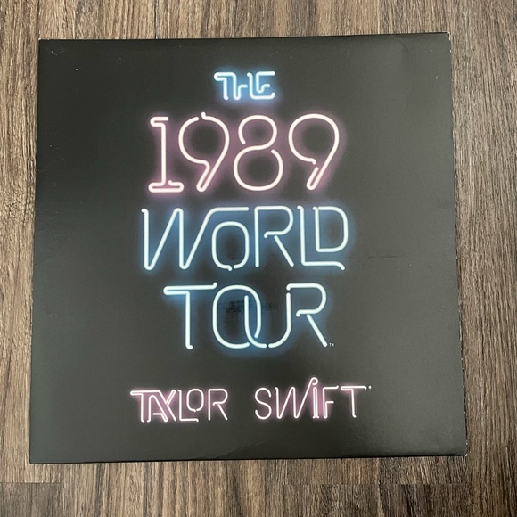 Taylor Swift Other - TAYLOR SWIFT - 1989 World Tour VIP Polaroid Lithographs